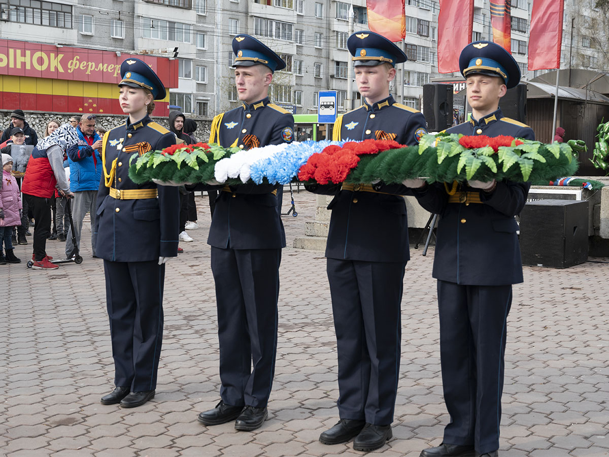 ИркСиб - Традиционные шествие и акция «Бессмертный полк» в День Победы в  Иркутске