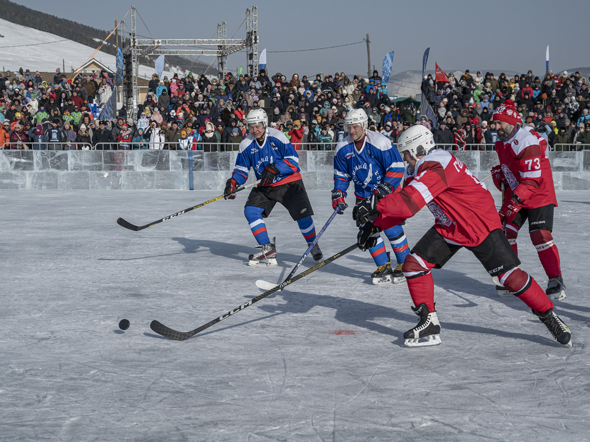 Хоккейный матч с участием мировых звезд на льду Байкала
